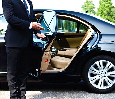 Professional Chauffeur in Walnut Creek, CA – Experience Luxury, Comfort, and Reliability with Tri-Valley Limousine